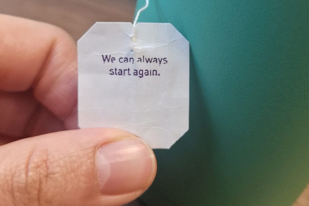 Messaggio su tazza da té