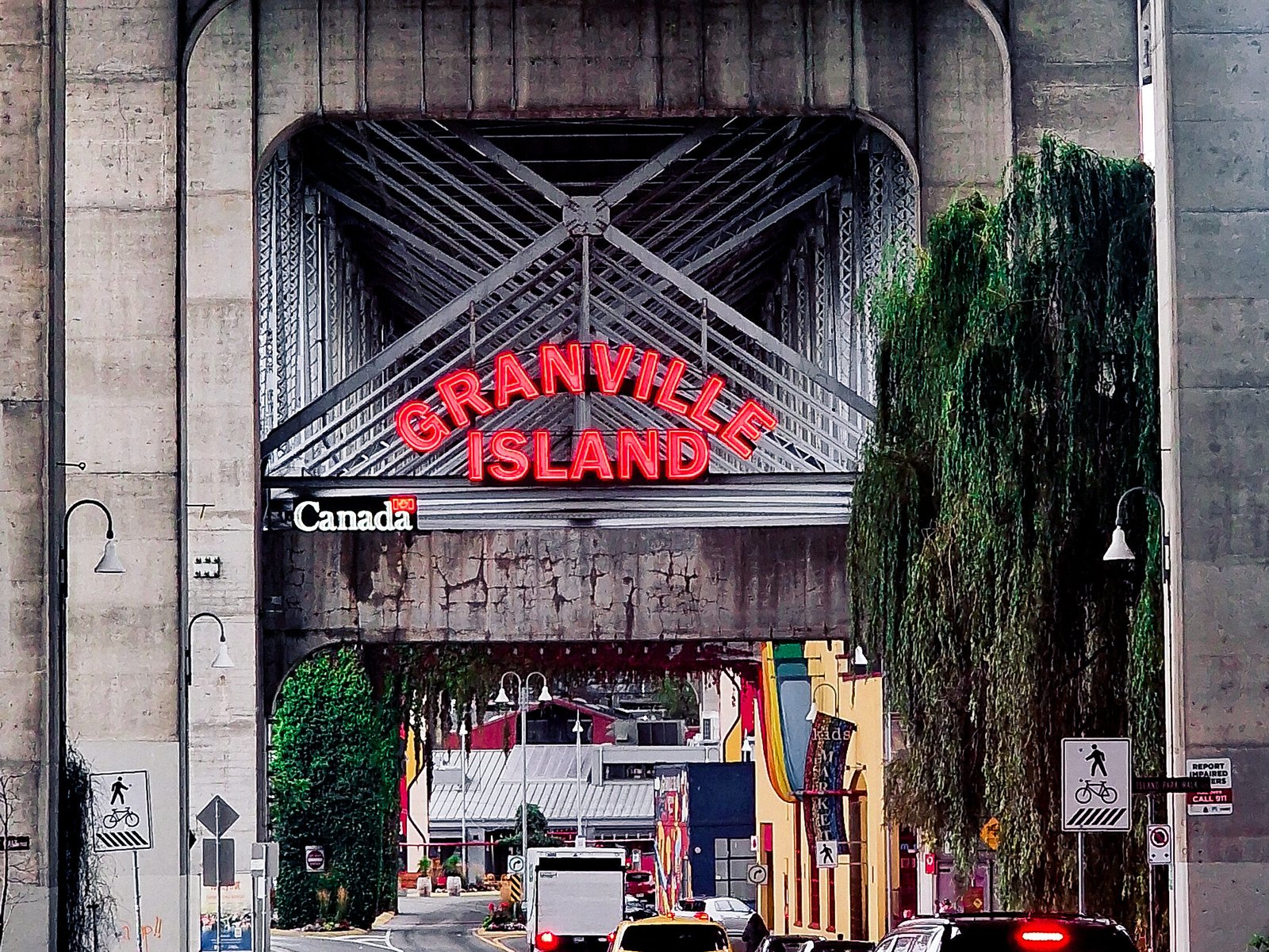 Insegna rossa Granville Island Canada